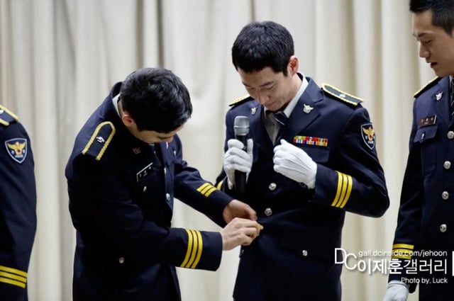 하늘에서 만인의 이상형되라고 내려준 배우 이제훈의 의경시절 | 인스티즈
