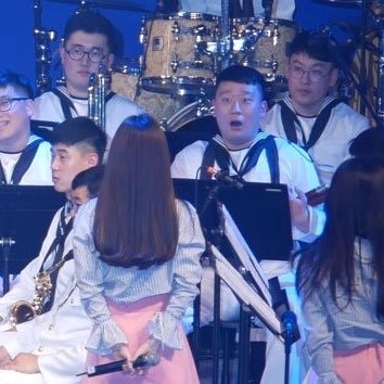 예쁜 여자를 봤을때 남자의 흔한 반응.gif | 인스티즈