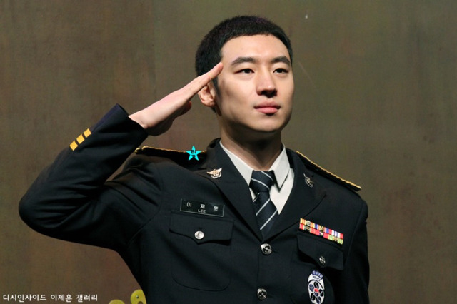 하늘에서 만인의 이상형되라고 내려준 배우 이제훈의 의경시절 | 인스티즈