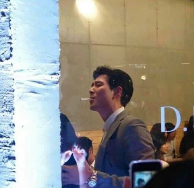 연예인들의 담배 피우는 모습 | 인스티즈