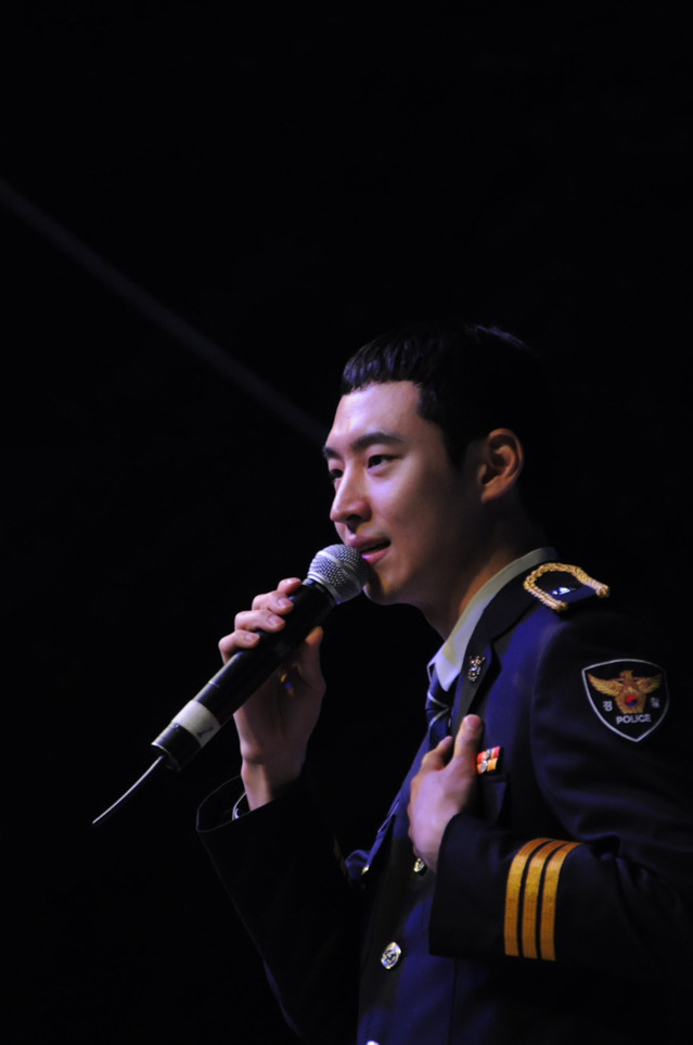 하늘에서 만인의 이상형되라고 내려준 배우 이제훈의 의경시절 | 인스티즈