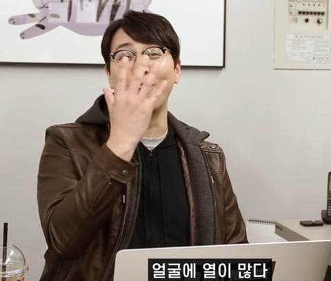 고양이가 사람을 밟고 지나가는 이유 | 인스티즈