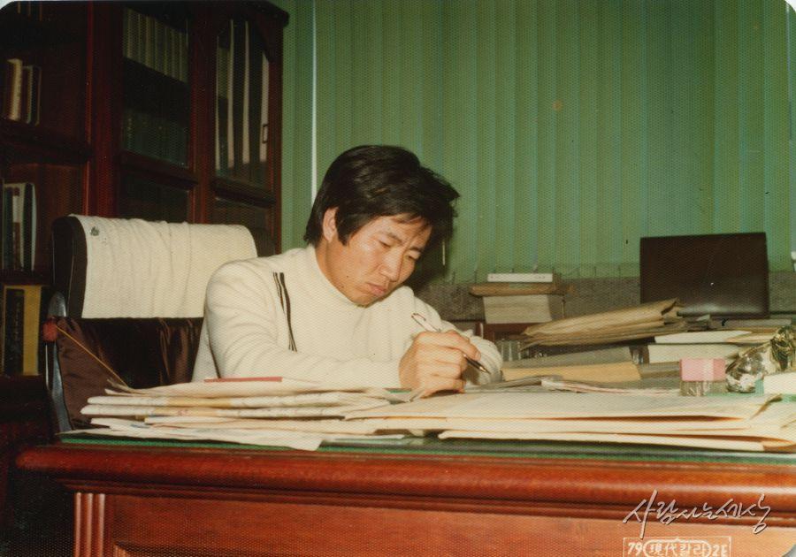 문재인 : 그의 죽음이 나를 정치의 길로 들어서게 했다 | 인스티즈