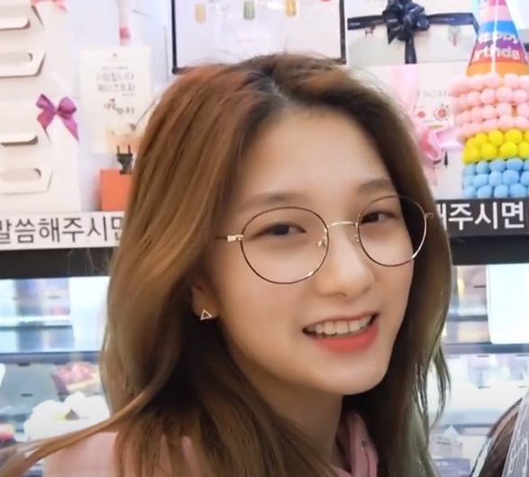 안경을 많이 쓰는 프로미스나인 | 인스티즈