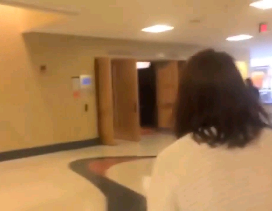 테일러 스위프트의 팬 결혼식 뒷풀이 찾아가는 브이로그 캡쳐 | 인스티즈