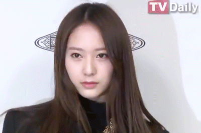 플래시 받는 크리스탈.gif | 인스티즈