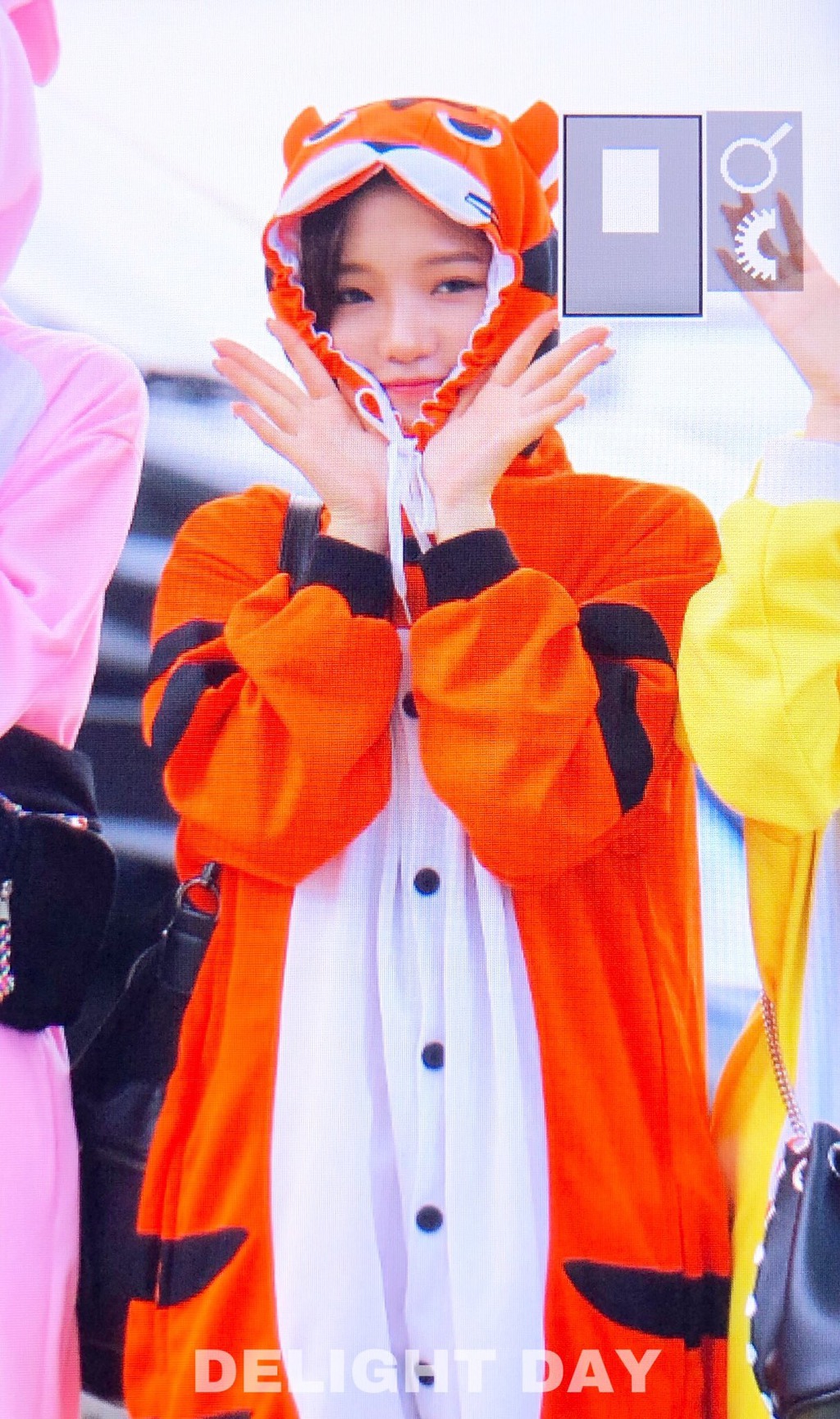 공항에서 호랑이 잠옷 입은 노지선.gif | 인스티즈