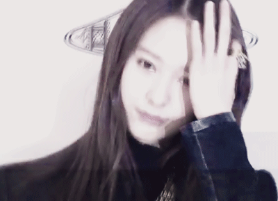 플래시 받는 크리스탈.gif | 인스티즈