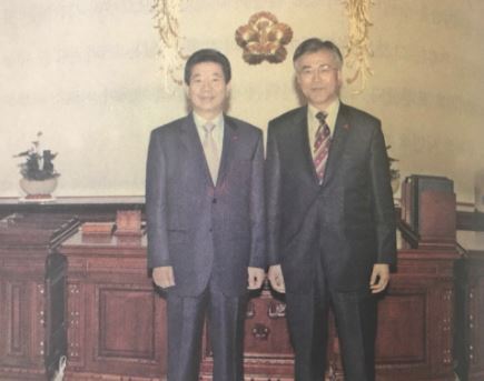 문재인 : 그의 죽음이 나를 정치의 길로 들어서게 했다 | 인스티즈