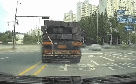 화물차 뒤에 붙어가면 안되는이유 | 인스티즈