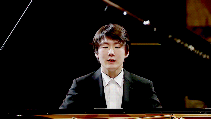 2020년 쇼팽콩쿠르에 걸릴 조성진 사진 (feat. 2015 쇼팽콩쿠르 우승자) | 인스티즈