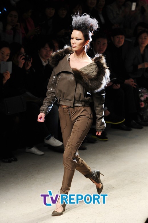  장윤주,송경아,한혜진 런웨이 위 사진 | 인스티즈