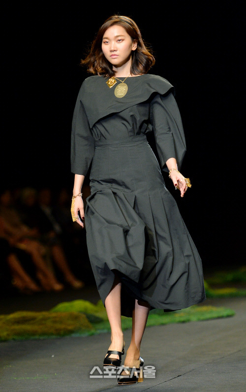  장윤주,송경아,한혜진 런웨이 위 사진 | 인스티즈