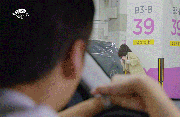 호감가는 여자가 사랑스러울 때 나오는 남자 눈빛.gif | 인스티즈