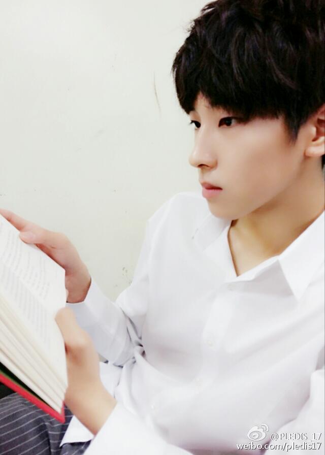 평소에 독서 많이 하는 남자 아이돌 넷 | 인스티즈