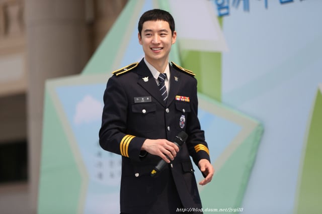 하늘에서 만인의 이상형되라고 내려준 배우 이제훈의 의경시절 | 인스티즈
