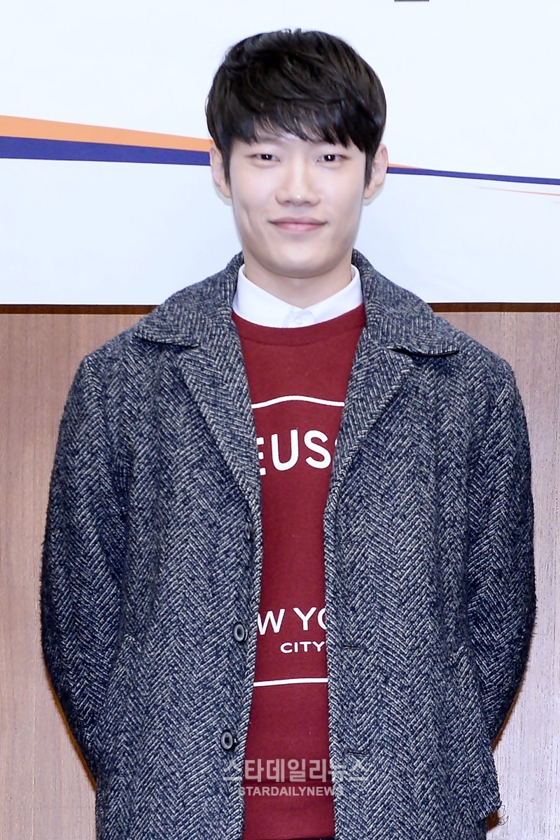 류준열 닮은꼴로 언급되는 사람들 모아봄 | 인스티즈