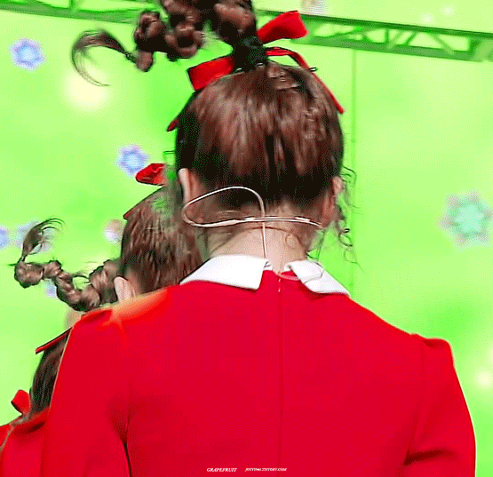 SM콘서트에서 첫 등장 당시, 누가 봐도 최소 차기 센터였다는 멤버.jpgif | 인스티즈