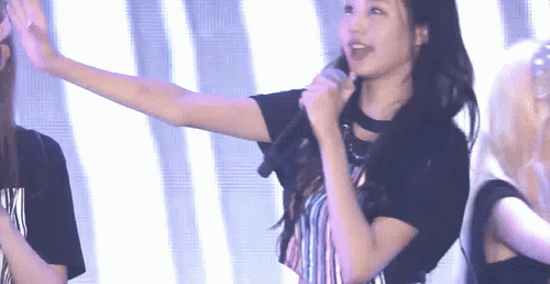 꽃가루를 너무 너무 좋아하는 아이즈원 장원영 | 인스티즈