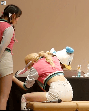 [트와이스] 사나 팔씨름 완전판 (뒷태주의) | 인스티즈