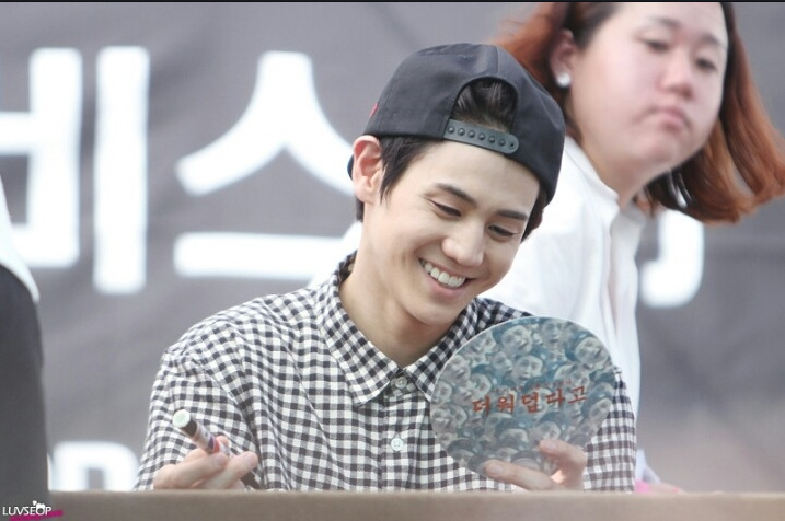 자기 두상이 남들보다 작은편인지 아닌지알수있는 가장 쉬운방법 | 인스티즈