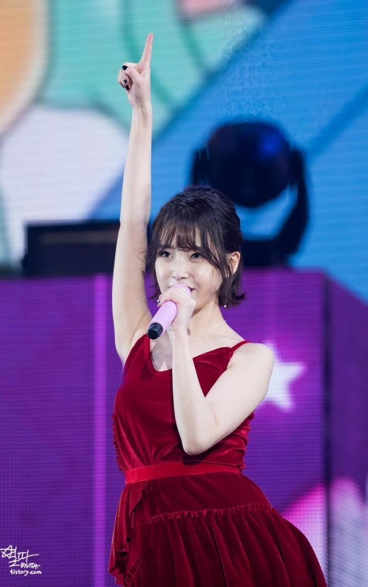 아이유 겨드랑이.jpgif | 인스티즈