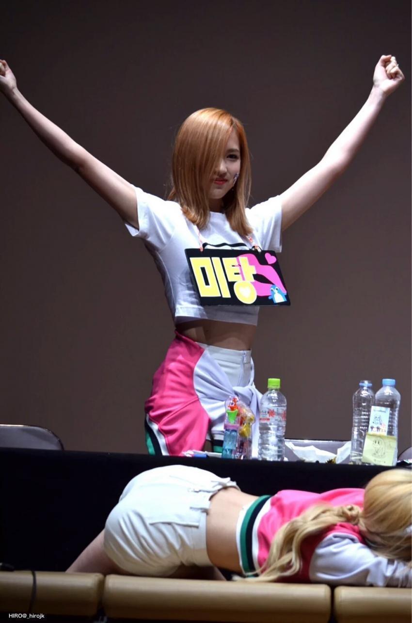 [트와이스] 사나 팔씨름 완전판 (뒷태주의) | 인스티즈