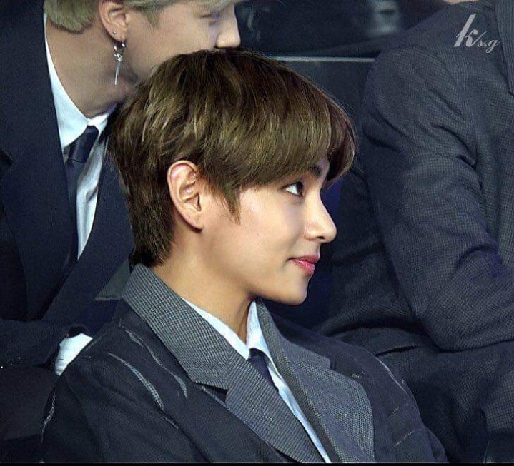 사진으로 체감하는 방탄소년단 뷔의 실물 느낌 | 인스티즈