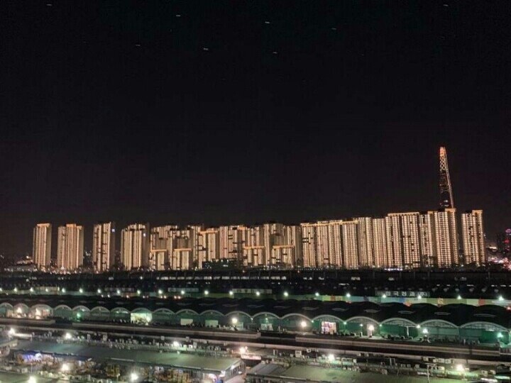 직접 거주하는 사람들과 외부에서 보는 사람들 간 갭이 어마어마한 전설의 아파트.jpg | 인스티즈