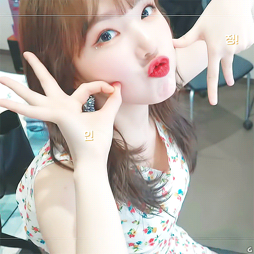 쳐다보는 사람 눈에서 꿀 떨어지게 만드는 여자친구 예린이.gif | 인스티즈