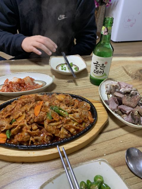 친구가 그러더라 그렇게 먹다간 통풍 걸려 뒤진다고.. | 인스티즈
