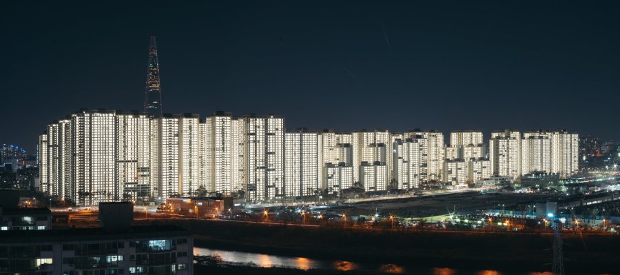 직접 거주하는 사람들과 외부에서 보는 사람들 간 갭이 어마어마한 전설의 아파트.jpg | 인스티즈