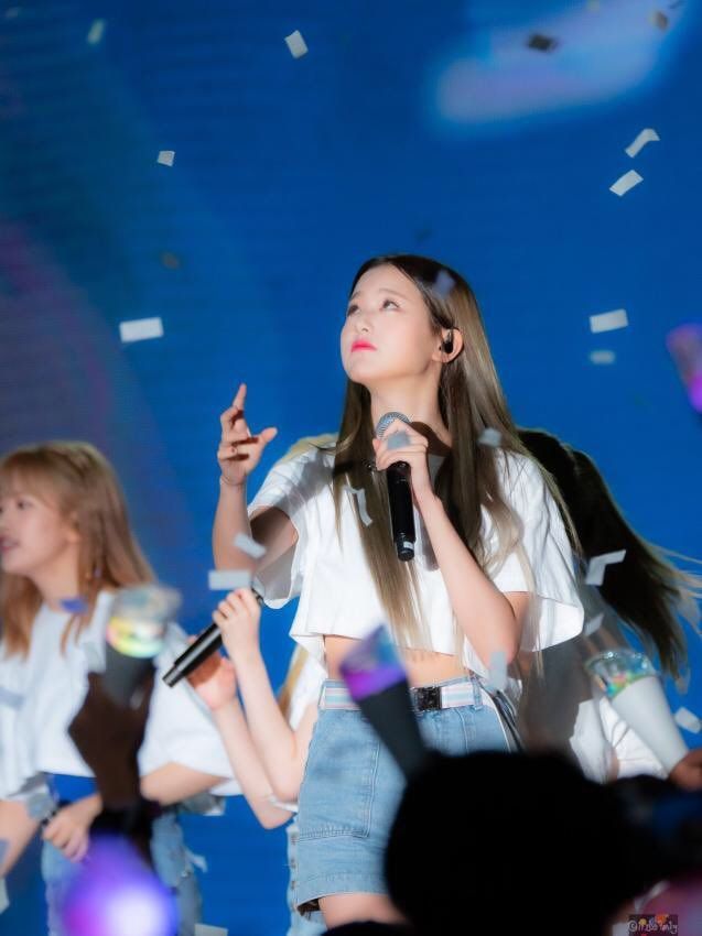 꽃가루를 너무 너무 좋아하는 아이즈원 장원영 | 인스티즈