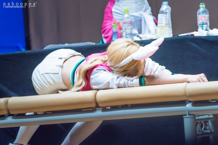 [트와이스] 사나 팔씨름 완전판 (뒷태주의) | 인스티즈