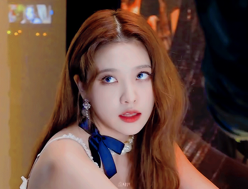 SM콘서트에서 첫 등장 당시, 누가 봐도 최소 차기 센터였다는 멤버.jpgif | 인스티즈
