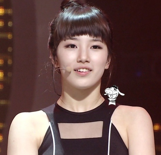 어깨라인이 예쁜 수지 | 인스티즈