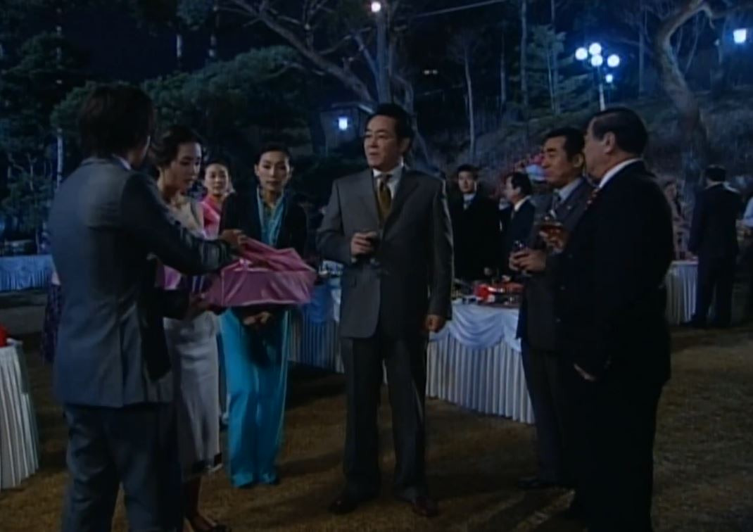 드디어 넷플에 올라 온 고수가 누명쓰고 무기징역 받았다가 대기업 사장으로 돌아와서 복수하는 드라마 | 인스티즈