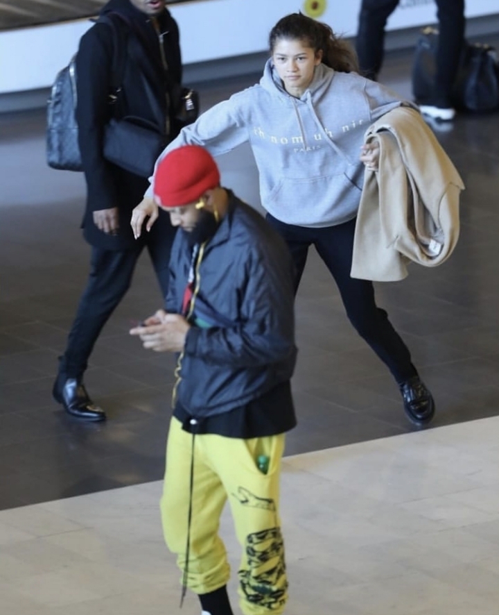 공항에서 아는 지인 만난 젠데이아.jpg | 인스티즈