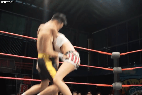 여자 프로 레슬러 VS 일반 남자.gif | 인스티즈