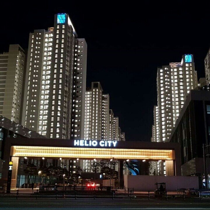 직접 거주하는 사람들과 외부에서 보는 사람들 간 갭이 어마어마한 전설의 아파트.jpg | 인스티즈