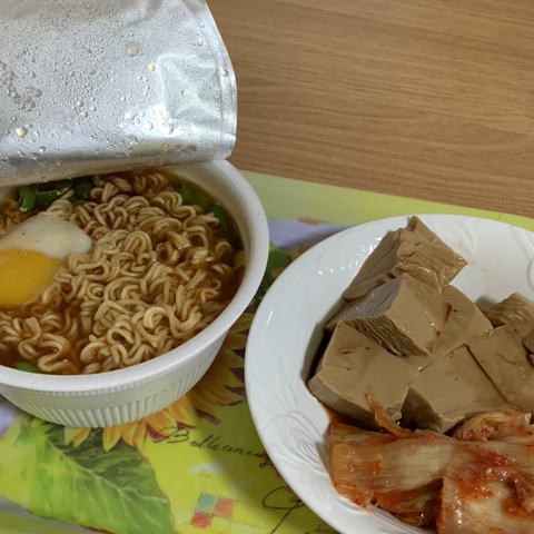 친구가 그러더라 그렇게 먹다간 통풍 걸려 뒤진다고.. | 인스티즈