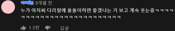 돌돌이로 고양이 털 정리해주다가 물린 고알못 아저씨.gif | 인스티즈