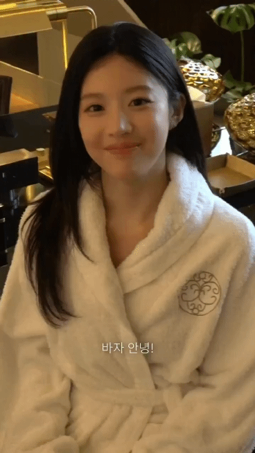 고윤정 하퍼스 바자 인터뷰 움짤.gif | 인스티즈