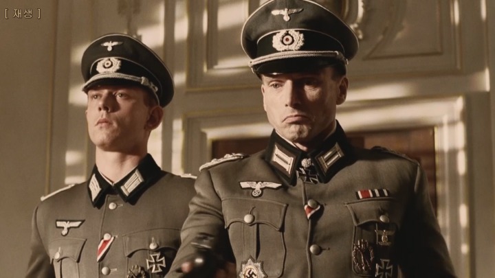  히틀러가 젊은이들을 현혹시키기 위해 만들었던 나치제복.jpg | 인스티즈