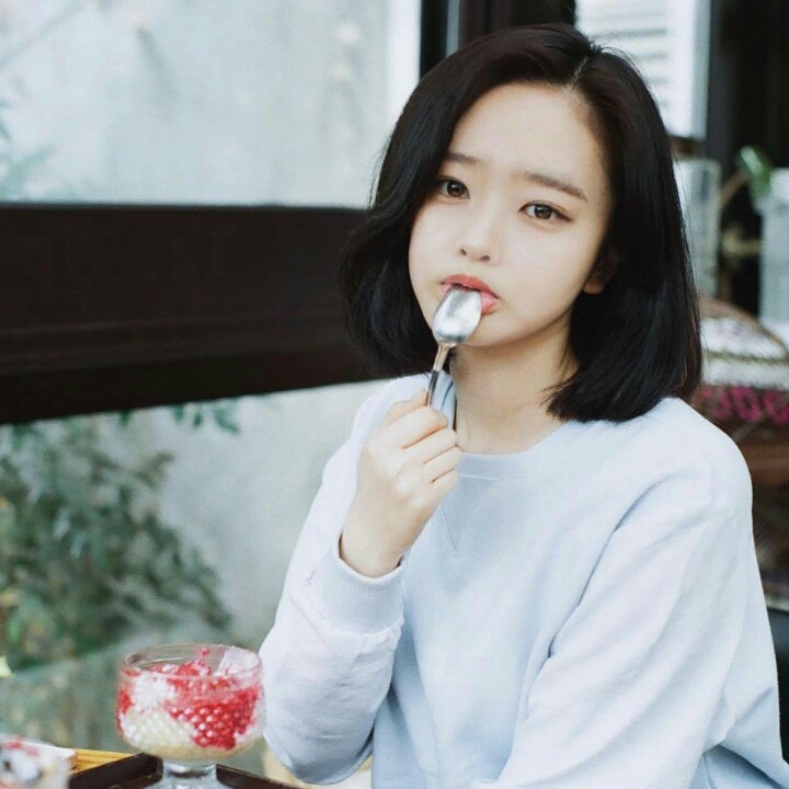 페북에서 단발여신으로 불린다는 손화민양 | 인스티즈