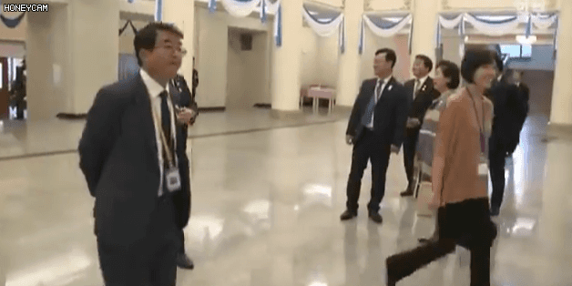 생애 처음으로 비서도 없이 혼자 다니는 재벌 총수들.gif | 인스티즈