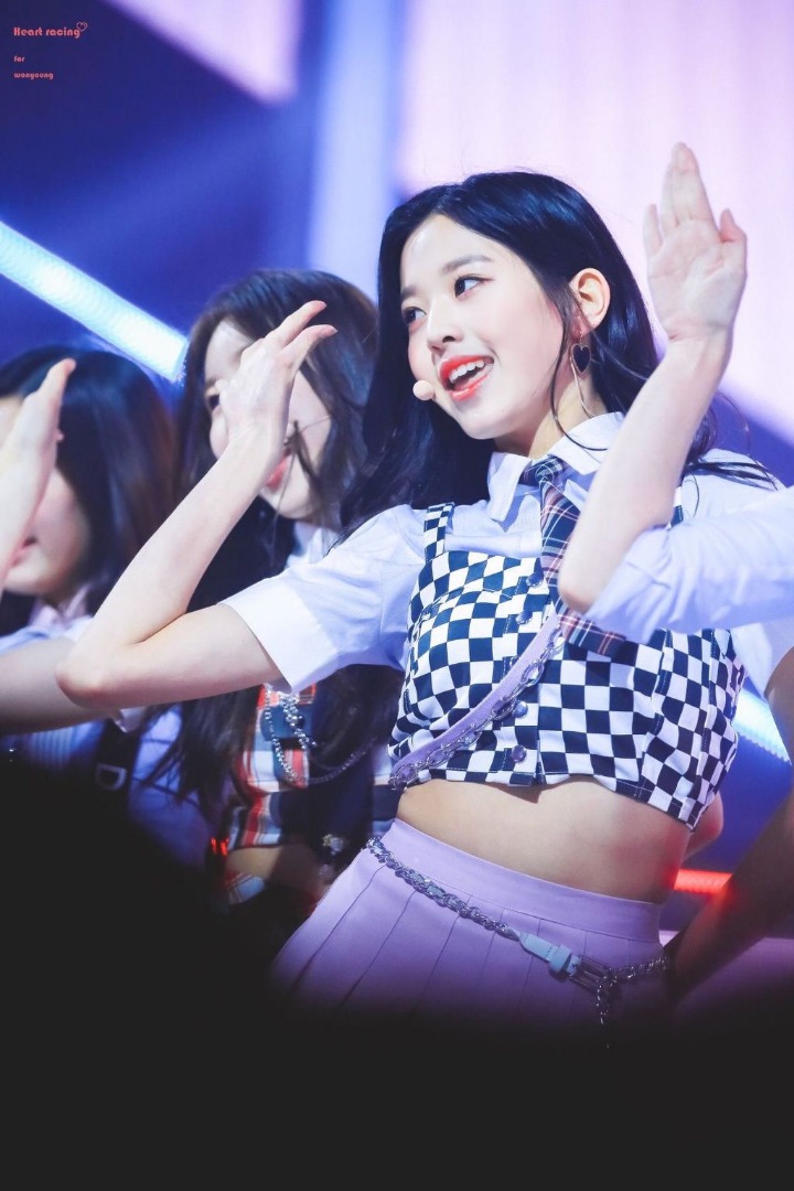 아직 초졸인 아이즈원 센터 장원영 직찍 사진.jpg | 인스티즈