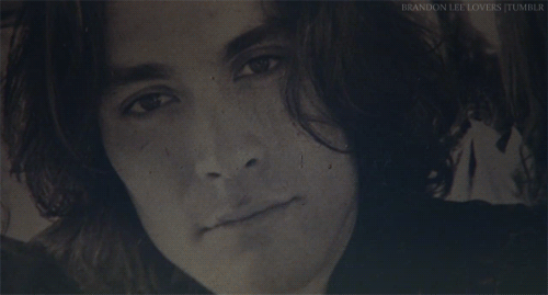 [브랜든리] 살아 있다면 아버지 이소룡 뒤를 이을 유명한 액션 스타가 되었을 크로우 주인공 | 인스티즈