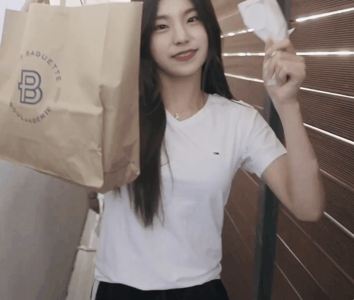 눈화장 안한 있지 예지 | 인스티즈