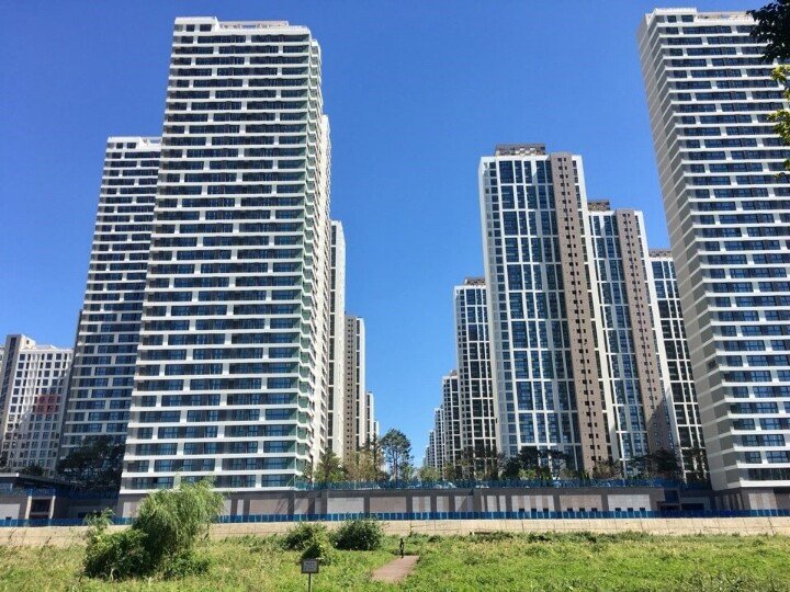 직접 거주하는 사람들과 외부에서 보는 사람들 간 갭이 어마어마한 전설의 아파트.jpg | 인스티즈